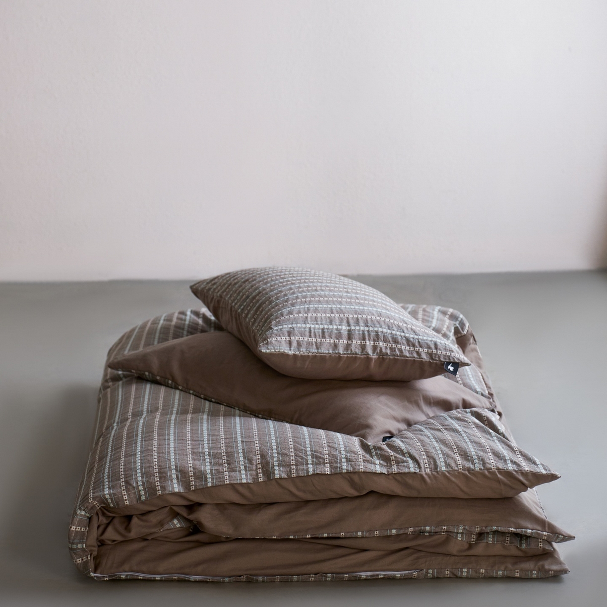 91家纺网 家纺一手货源 找家纺 安莱生活 2026春夏新款水洗棉全棉色织大提花春日絮语四件套 春日絮语系列（券后最低控价319） 春日絮语-灰咖