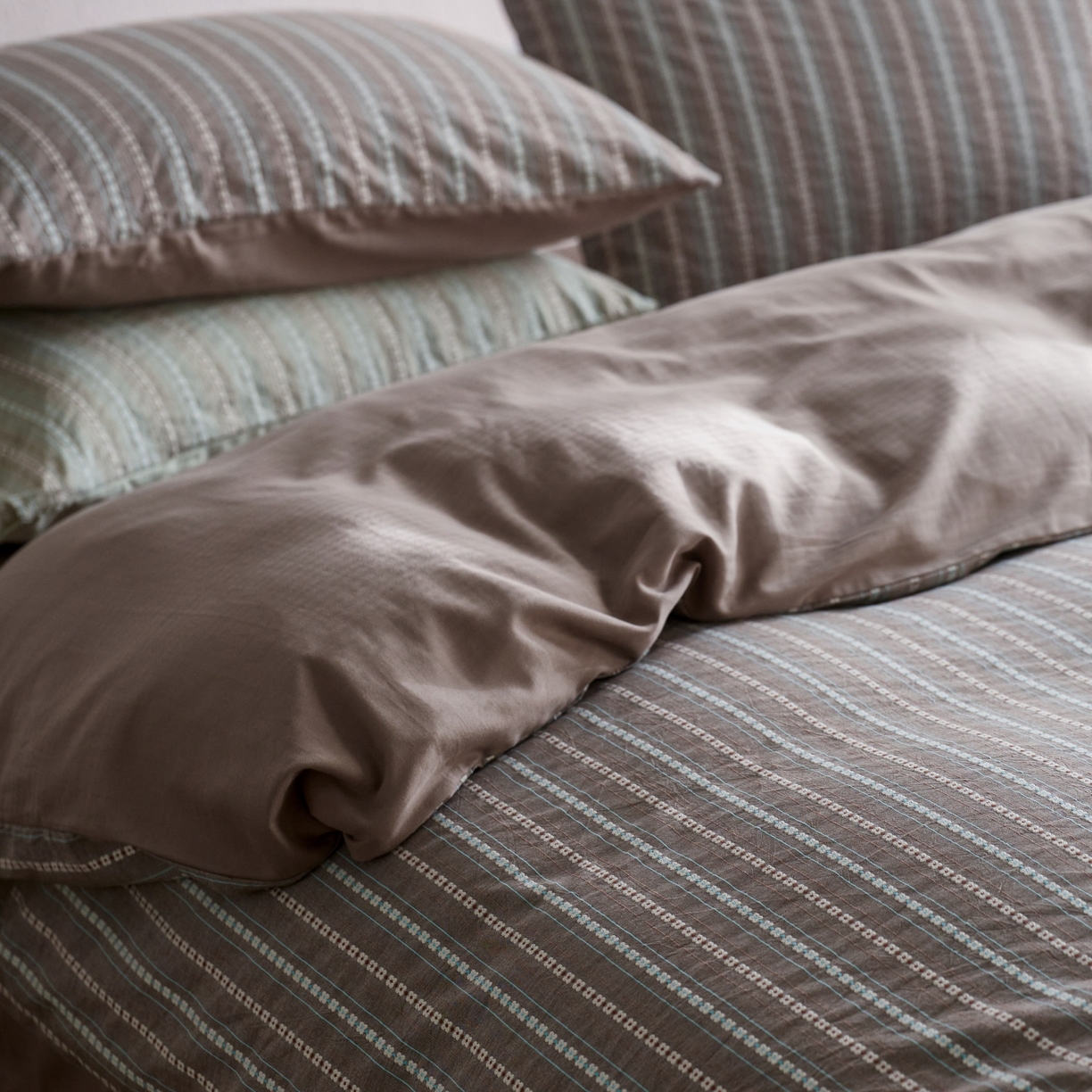 91家纺网 家纺一手货源 找家纺 安莱生活 2026春夏新款水洗棉全棉色织大提花春日絮语四件套 春日絮语系列（券后最低控价319） 春日絮语-灰咖