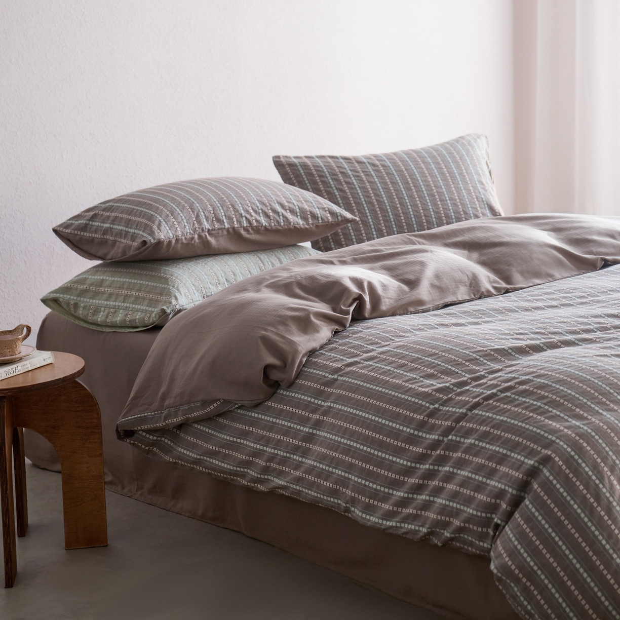 91家纺网 家纺一手货源 找家纺 安莱生活 2026春夏新款水洗棉全棉色织大提花春日絮语四件套 春日絮语系列（券后最低控价319） 春日絮语-灰咖