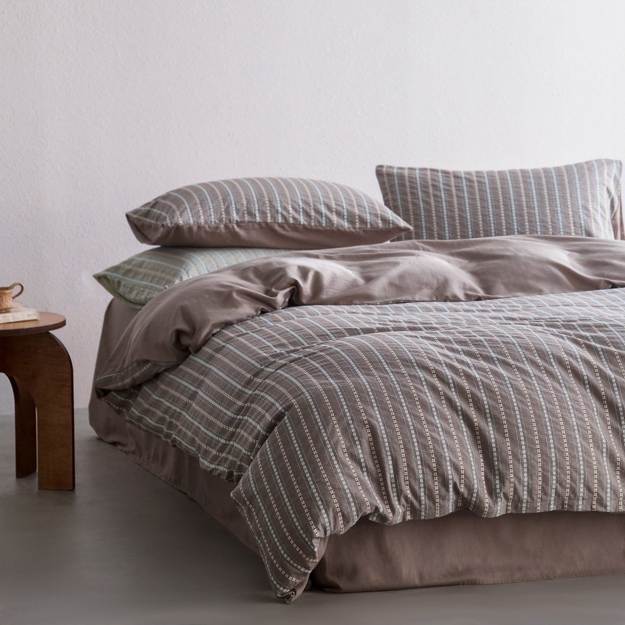 91家纺网 家纺一手货源 找家纺 安莱生活 2026春夏新款水洗棉全棉色织大提花春日絮语四件套 春日絮语系列（券后最低控价319） 春日絮语-灰咖