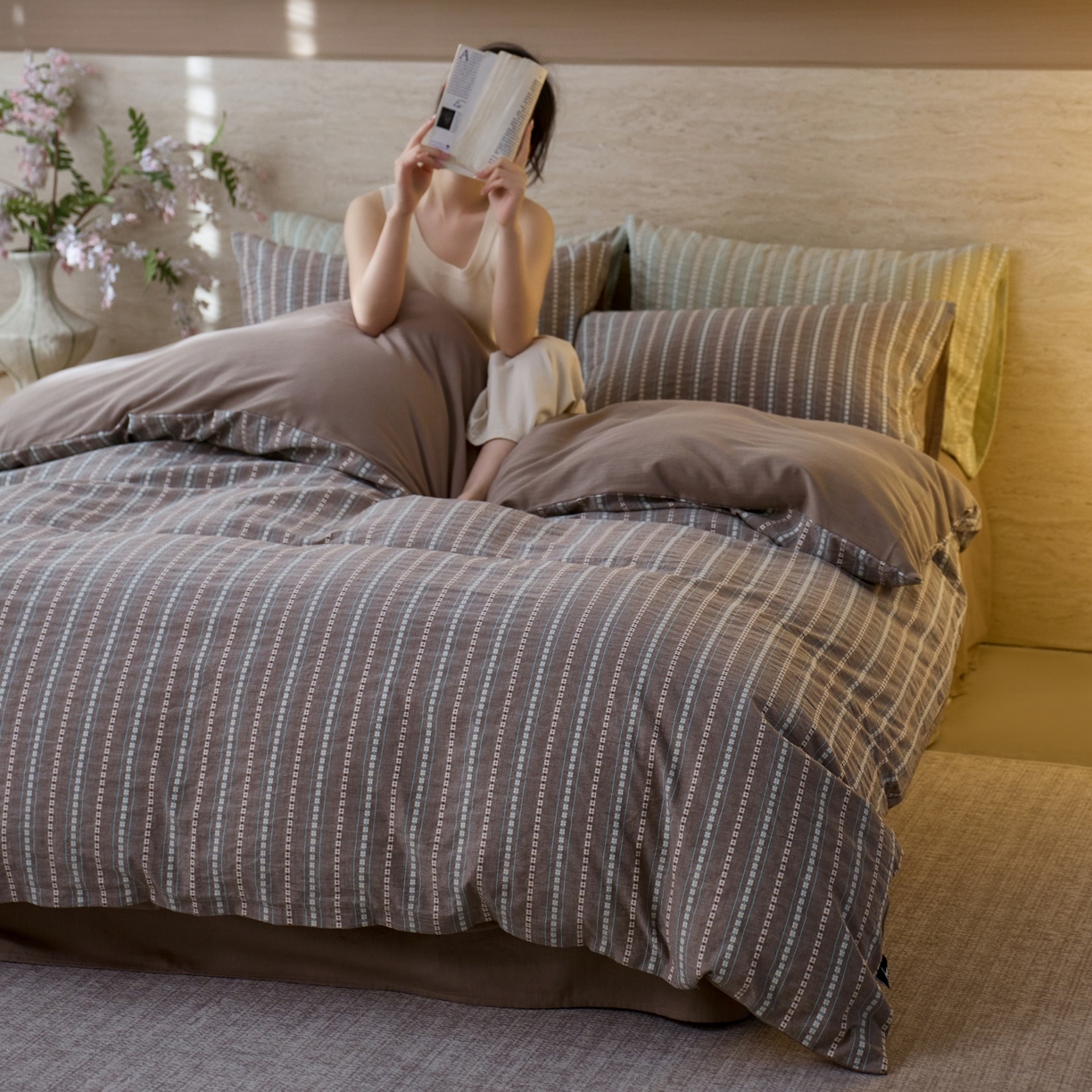 91家纺网 家纺一手货源 找家纺 安莱生活 2026春夏新款水洗棉全棉色织大提花春日絮语四件套 春日絮语系列（券后最低控价319） 春日絮语-灰咖