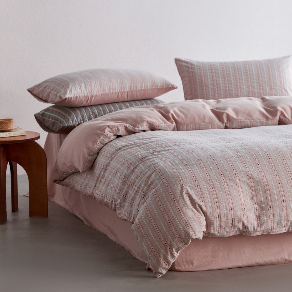 91家纺网 家纺一手货源 找家纺 安莱生活 2026春夏新款水洗棉全棉色织大提花春日絮语四件套 春日絮语系列（券后最低控价319） 春日絮语-豆沙