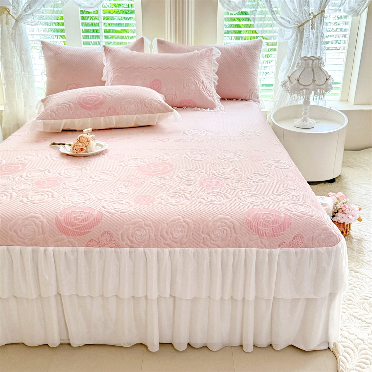 91家纺网 家纺一手货源 找家纺 优贝家纺 2026新款A类凉感豆豆席三件套床裙款软席子 花韵-粉玉