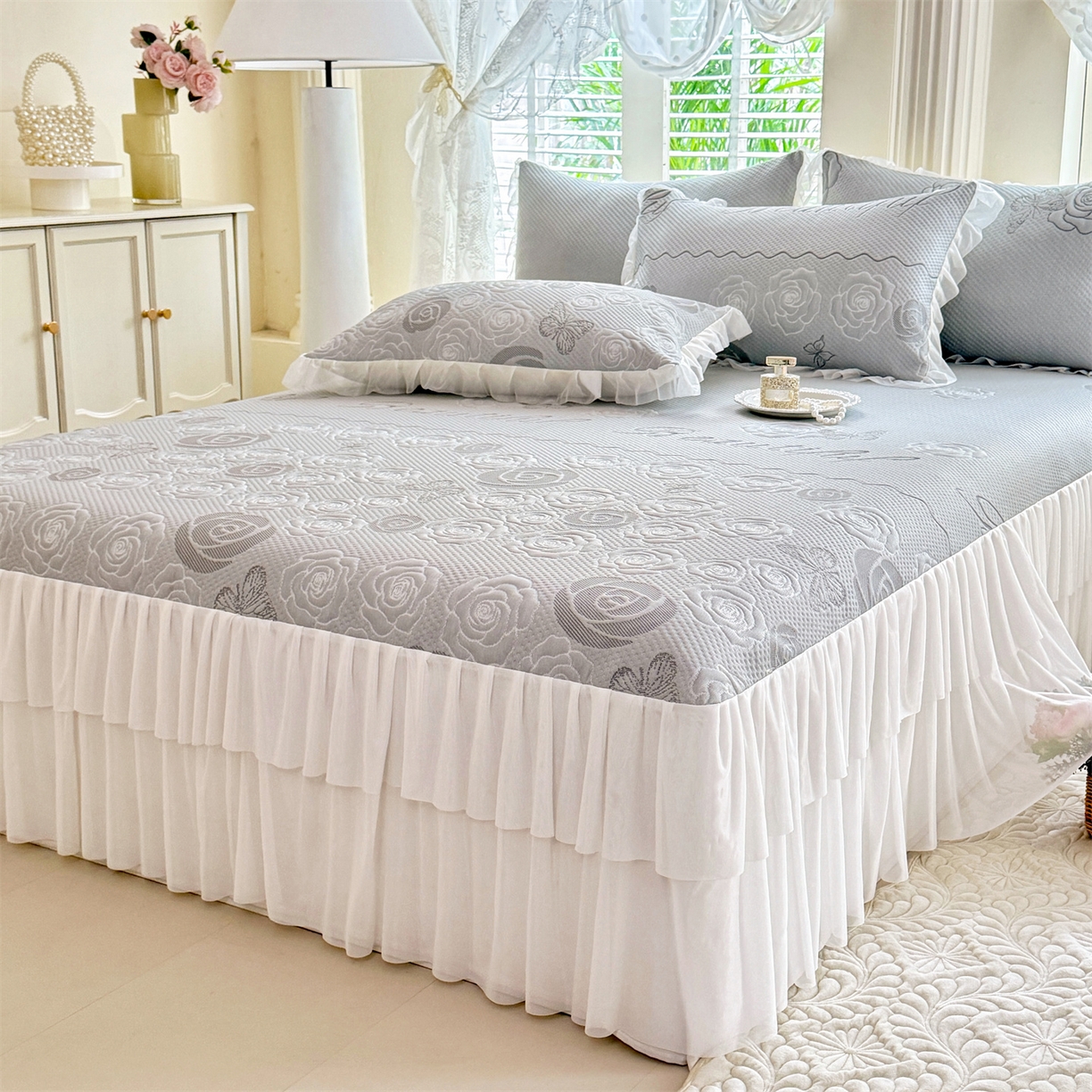 91家纺网 家纺一手货源 找家纺 优贝家纺 2026新款A类凉感豆豆席三件套床裙款软席子 花韵-山灰