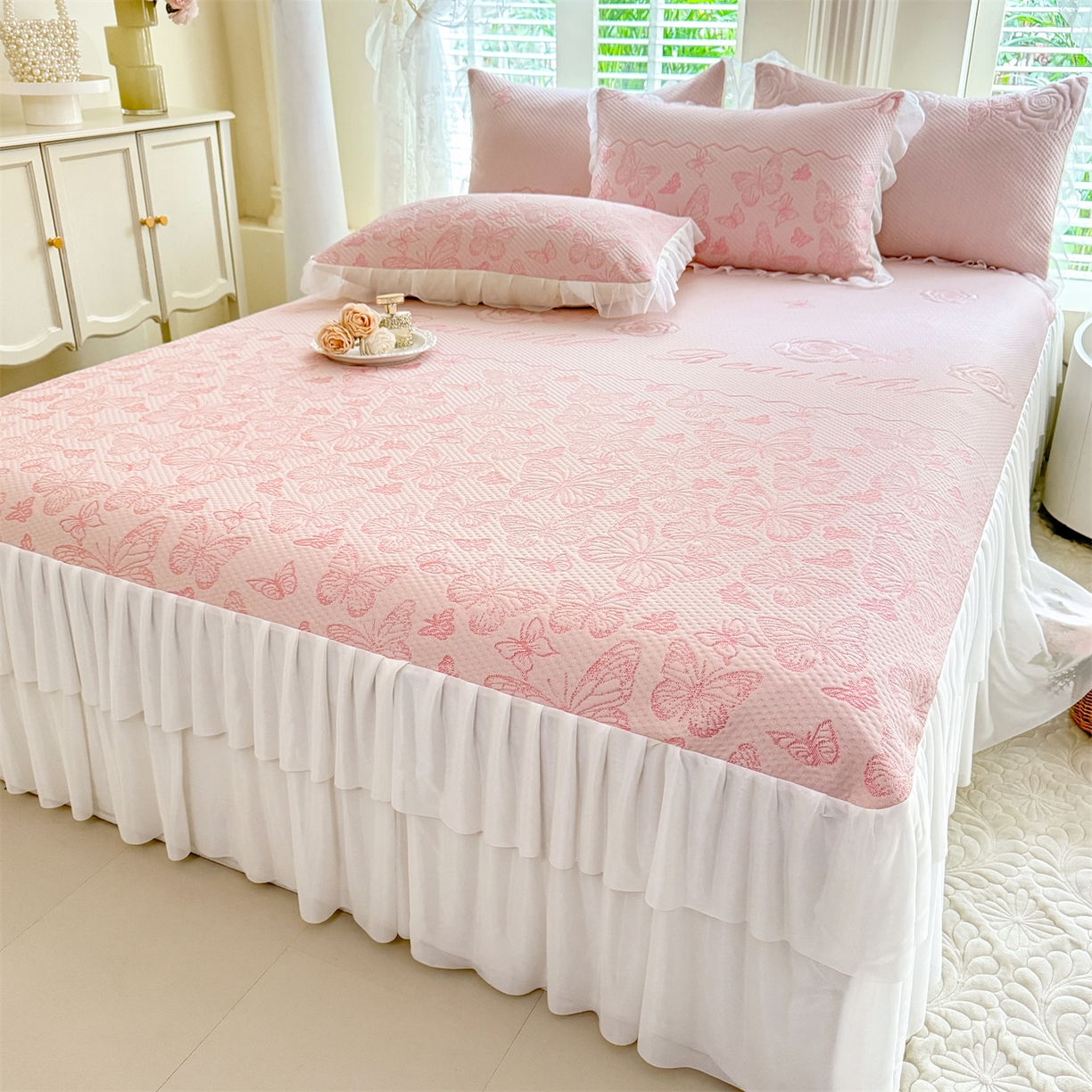 91家纺网 家纺一手货源 找家纺 优贝家纺 2026新款A类凉感豆豆席三件套床裙款软席子 蝶舞-粉玉