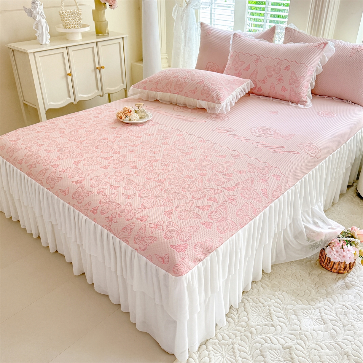 91家纺网 家纺一手货源 找家纺 优贝家纺 2026新款A类凉感豆豆席三件套床裙款软席子 蝶舞-粉玉