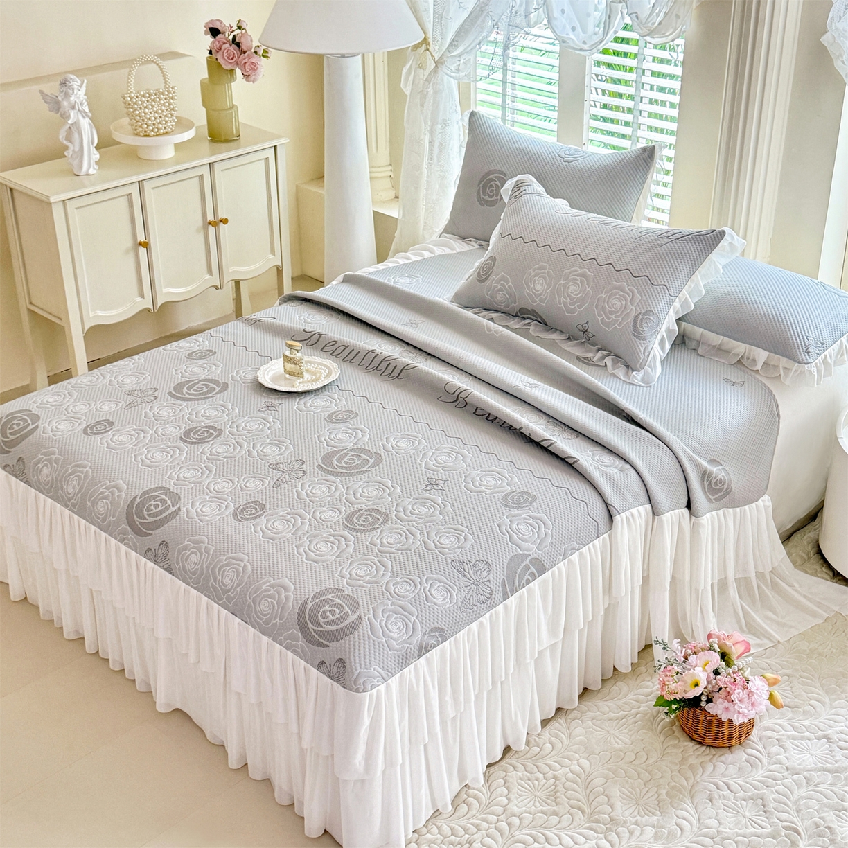 91家纺网 家纺一手货源 找家纺 优贝家纺 2026新款A类凉感豆豆席三件套床裙款软席子 花韵-山灰