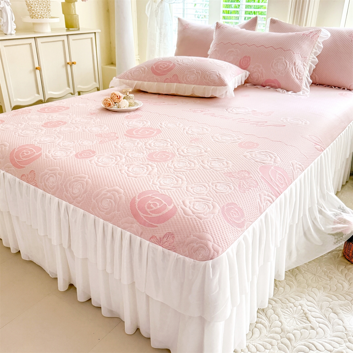 91家纺网 家纺一手货源 找家纺 优贝家纺 2026新款A类凉感豆豆席三件套床裙款软席子 花韵-粉玉