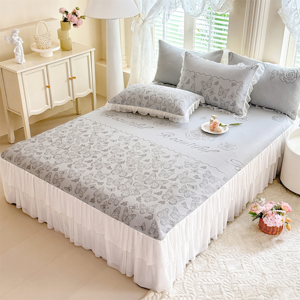 91家纺网 家纺一手货源 找家纺 优贝家纺 2026新款A类凉感豆豆席三件套床裙款软席子 蝶舞-山灰