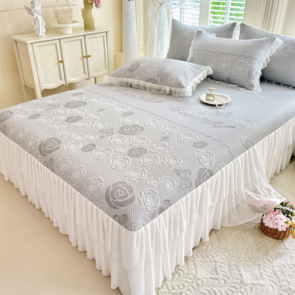 91家纺网 家纺一手货源 找家纺 优贝家纺 2026新款A类凉感豆豆席三件套床裙款软席子 花韵-山灰