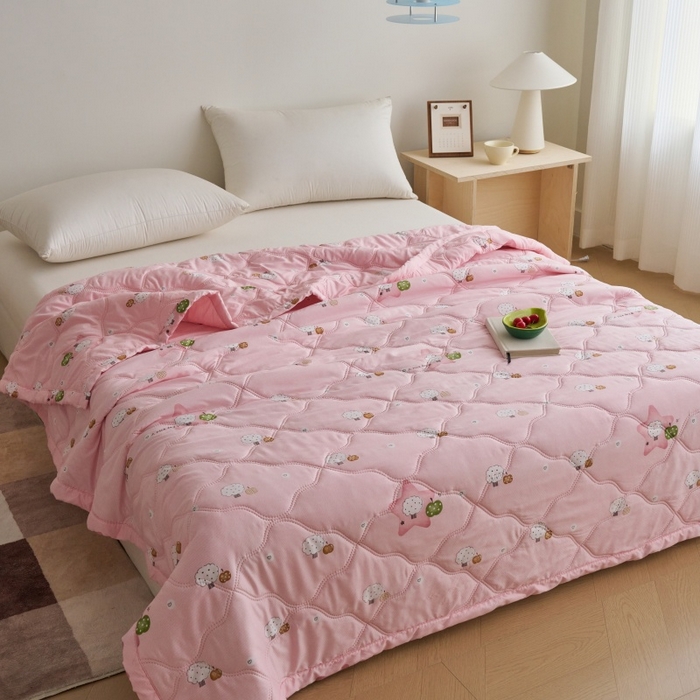 91家纺网 家纺一手货源 找家纺 坦客毯业 2026春夏新款超声波夏被亲肤绒夏凉被芦荟棉夏季被子批发供货赠品礼品被便宜夏被 可爱乐章