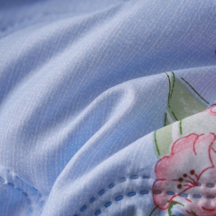 91家纺网 家纺一手货源 找家纺 坦客毯业 2026春夏新款超声波夏被亲肤绒夏凉被芦荟棉夏季被子批发供货赠品礼品被便宜夏被 花漾心情