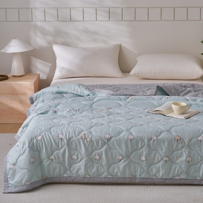 91家纺网 家纺一手货源 找家纺 坦客毯业 2026春夏新款超声波夏被亲肤绒夏凉被芦荟棉夏季被子批发供货赠品礼品被便宜夏被 夏日庄园