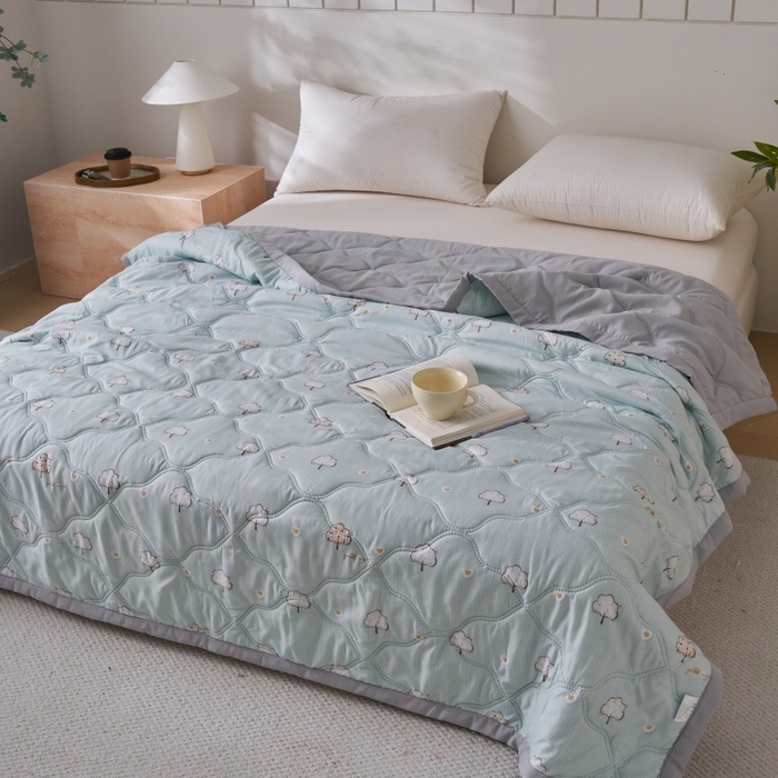 91家纺网 家纺一手货源 找家纺 坦客毯业 2026春夏新款超声波夏被亲肤绒夏凉被芦荟棉夏季被子批发供货赠品礼品被便宜夏被 夏日庄园