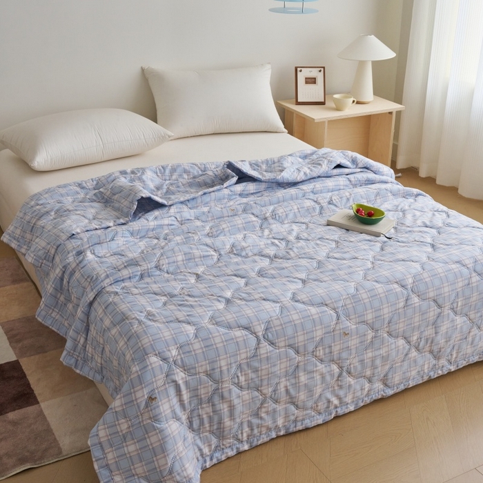 91家纺网 家纺一手货源 找家纺 坦客毯业 2026春夏新款超声波夏被亲肤绒夏凉被芦荟棉夏季被子批发供货赠品礼品被便宜夏被 魔幻格子