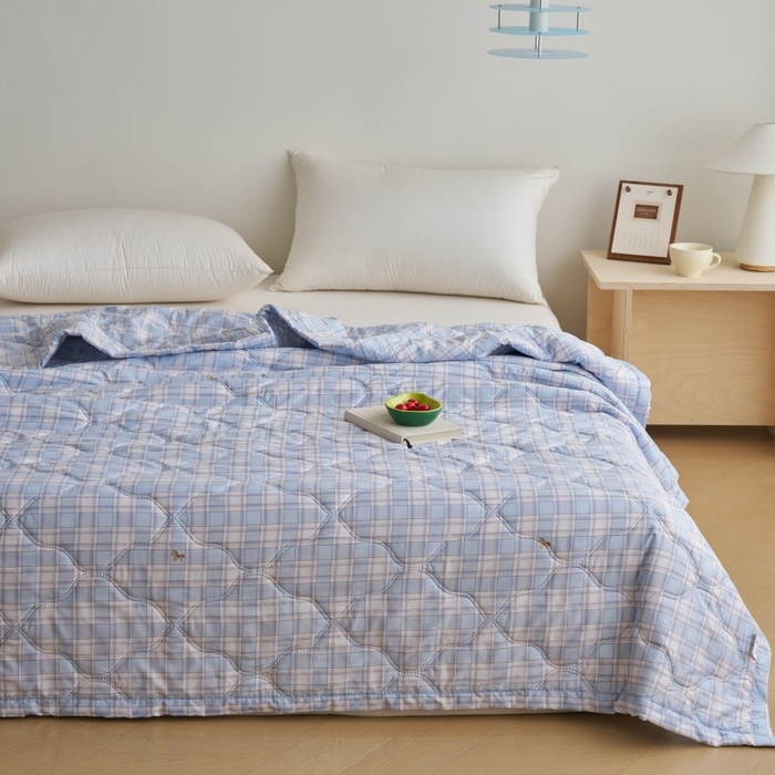 91家纺网 家纺一手货源 找家纺 坦客毯业 2026春夏新款超声波夏被亲肤绒夏凉被芦荟棉夏季被子批发供货赠品礼品被便宜夏被 魔幻格子