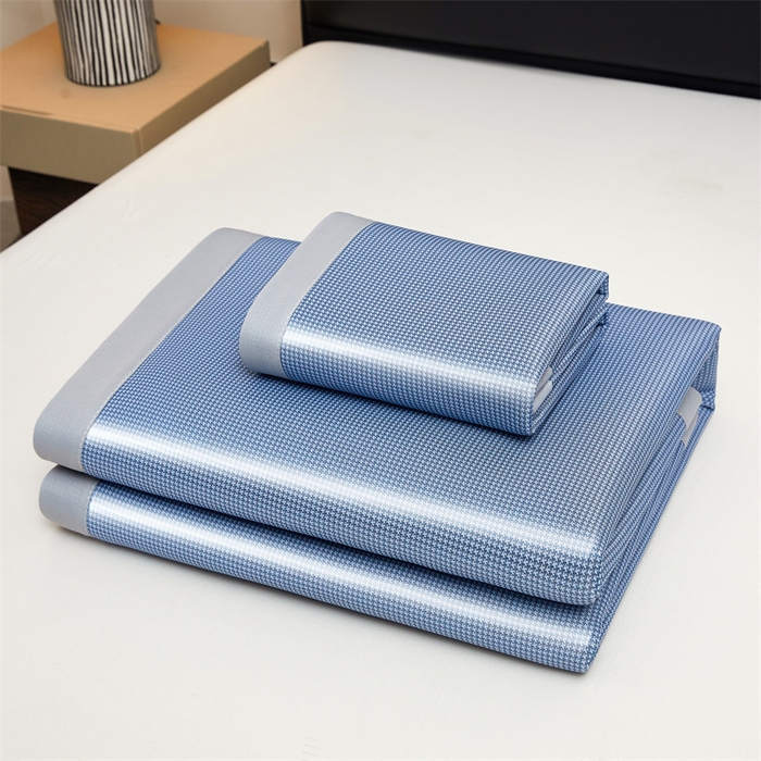 91家纺网 家纺一手货源 找家纺 （总）雯豆家纺 2026春夏新款碳光冰丝席子三件套加厚三明治冰丝软席平铺席凉席席子,千鸟格-绑带款-海星蓝,千鸟格-绑带款-千禧粉,千鸟格-绑带款-松石绿,千鸟格-绑带款-香槟金,千鸟格-绑带款-银帆灰,组合图仅供展示不可下单