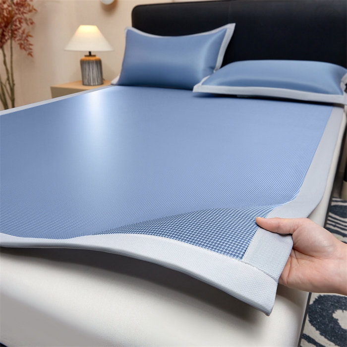 91家纺网 家纺一手货源 找家纺 （总）雯豆家纺 2026春夏新款碳光冰丝席子三件套加厚三明治冰丝软席平铺席凉席席子