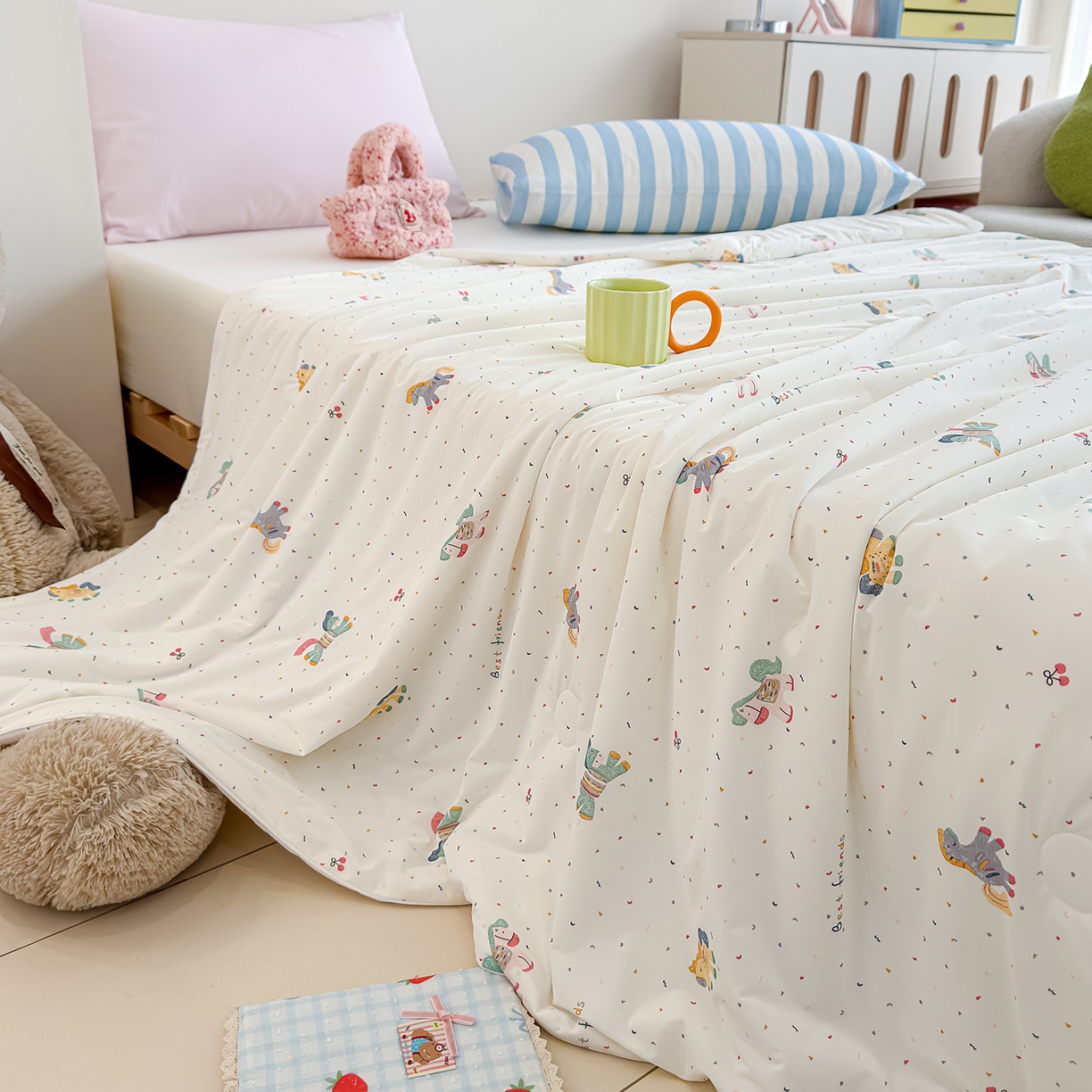 91家纺网 家纺一手货源 找家纺 芯恋家居 2026年新款小冰川凉感夏被冰皮凉感印花夏被凉感丝夏被（四周踩棉工艺） 彩虹小马