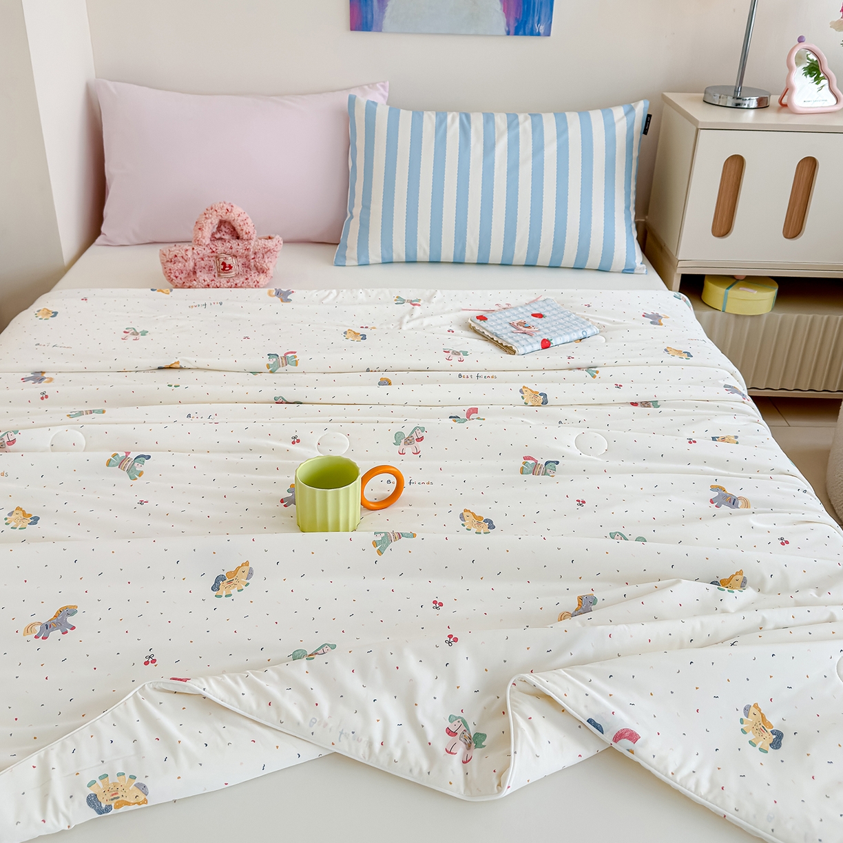 91家纺网 家纺一手货源 找家纺 芯恋家居 2026年新款小冰川凉感夏被冰皮凉感印花夏被凉感丝夏被（四周踩棉工艺） 彩虹小马