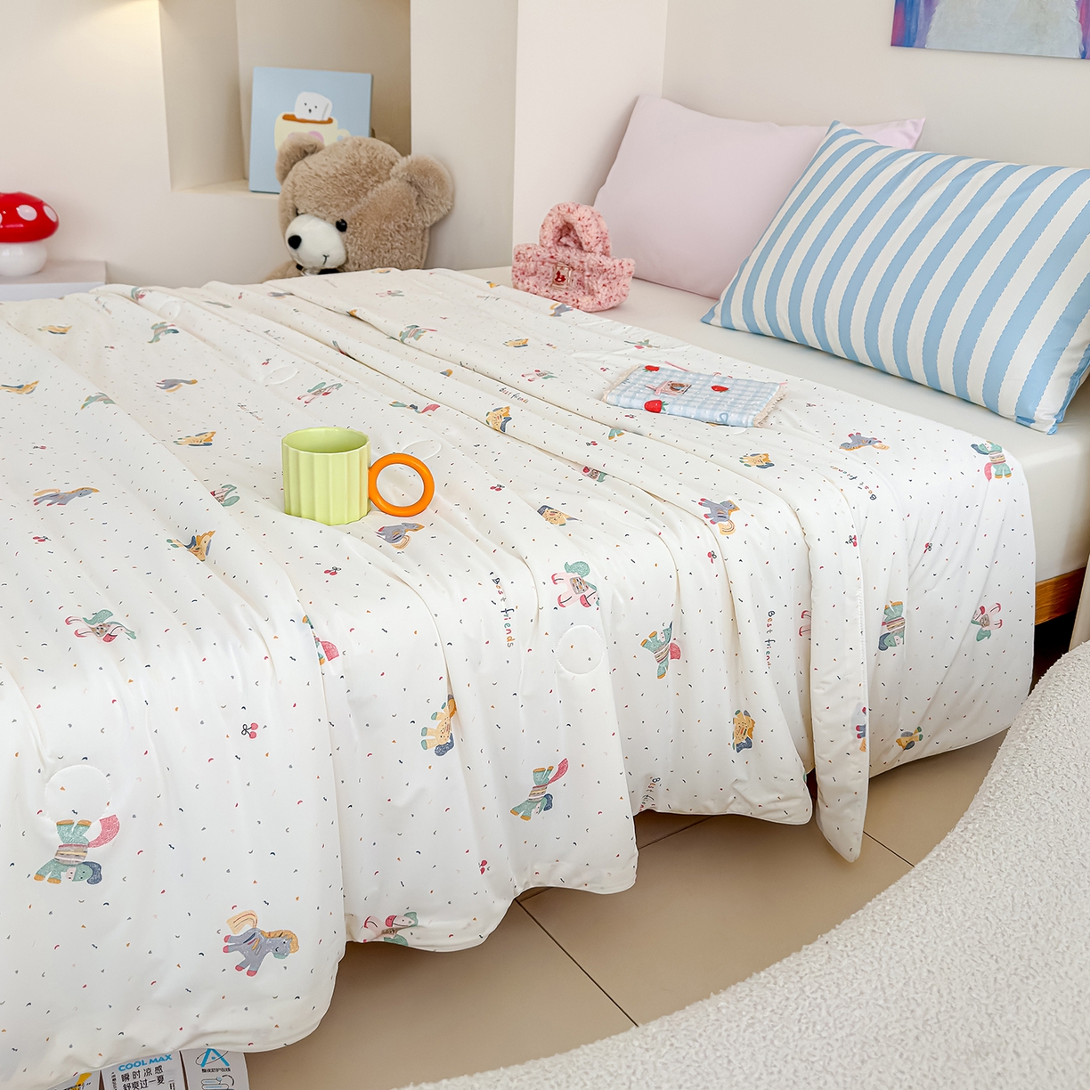 91家纺网 家纺一手货源 找家纺 芯恋家居 2026年新款小冰川凉感夏被冰皮凉感印花夏被凉感丝夏被（四周踩棉工艺） 彩虹小马