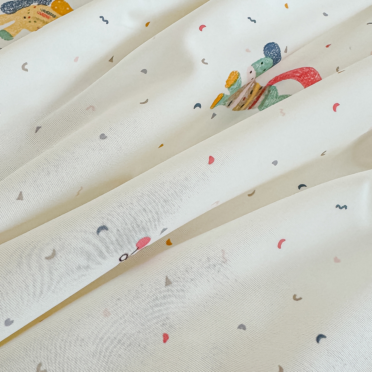 91家纺网 家纺一手货源 找家纺 芯恋家居 2026年新款小冰川凉感夏被冰皮凉感印花夏被凉感丝夏被（四周踩棉工艺） 彩虹小马