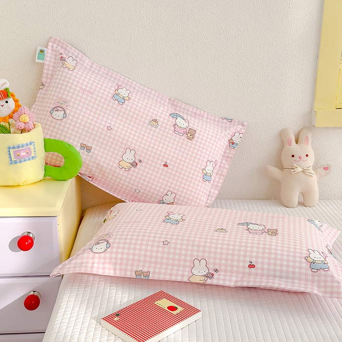 91家纺网 家纺一手货源 找家纺 良佐生活  2026年新款铂金全棉压线枕套 乐兔粉