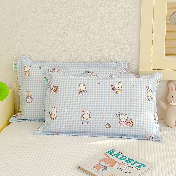 91家纺网 家纺一手货源 找家纺 良佐生活  2026年新款铂金全棉压线枕套 乐兔蓝