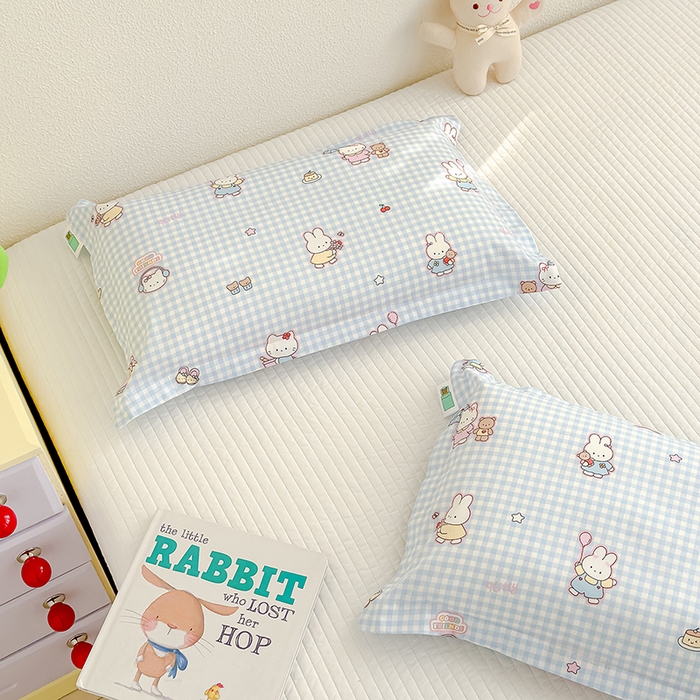 91家纺网 家纺一手货源 找家纺 良佐生活  2026年新款铂金全棉压线枕套 乐兔蓝