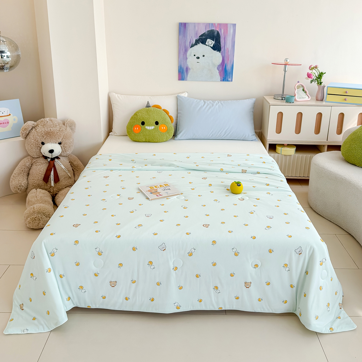 91家纺网 家纺一手货源 找家纺 芯恋家居 2026年新款小冰川凉感夏被冰皮凉感印花夏被凉感丝夏被（四周踩棉工艺） 橙果萌熊