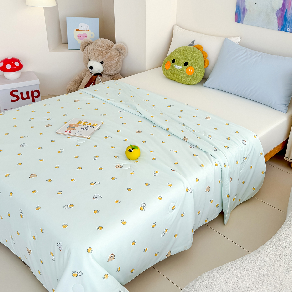 91家纺网 家纺一手货源 找家纺 芯恋家居 2026年新款小冰川凉感夏被冰皮凉感印花夏被凉感丝夏被（四周踩棉工艺） 橙果萌熊