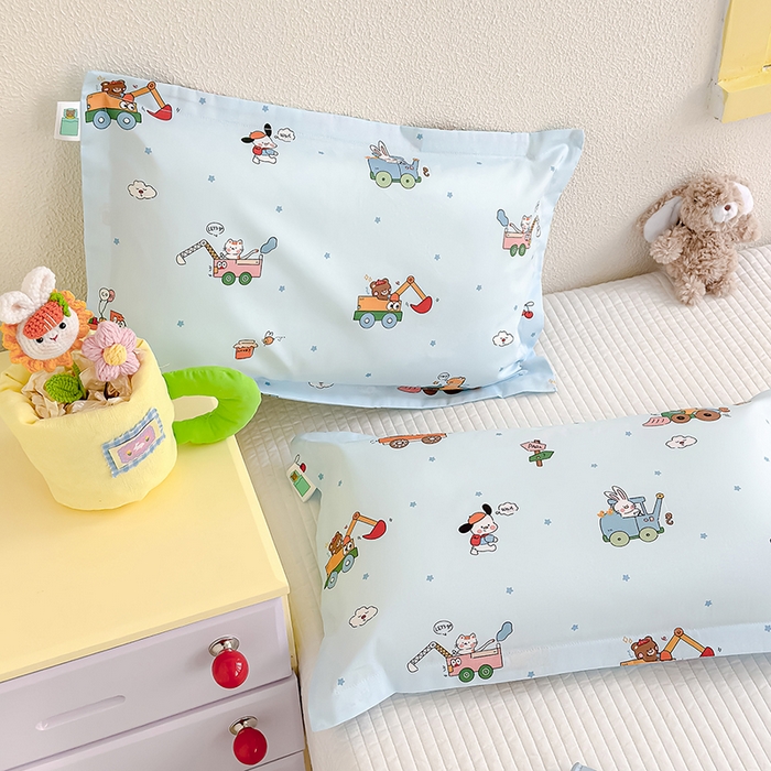 91家纺网 家纺一手货源 找家纺 良佐生活  2026年新款铂金全棉压线枕套 挖机小分队