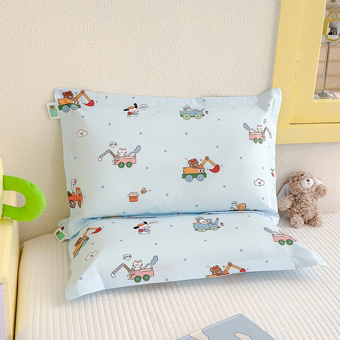 91家纺网 家纺一手货源 找家纺 良佐生活  2026年新款铂金全棉压线枕套 挖机小分队