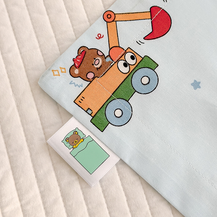 91家纺网 家纺一手货源 找家纺 良佐生活  2026年新款铂金全棉压线枕套 挖机小分队