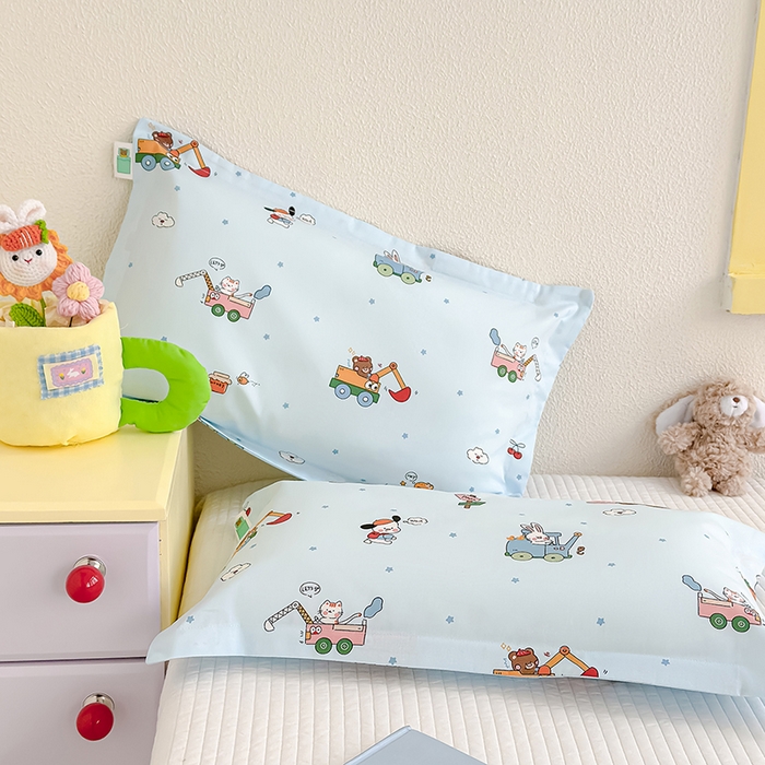 91家纺网 家纺一手货源 找家纺 良佐生活  2026年新款铂金全棉压线枕套 挖机小分队