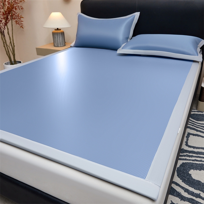 91家纺网 家纺一手货源 找家纺 雯豆家纺 2026春夏新款碳光冰丝席子三件套加厚三明治冰丝软席平铺席凉席席子 千鸟格-绑带款-海星蓝