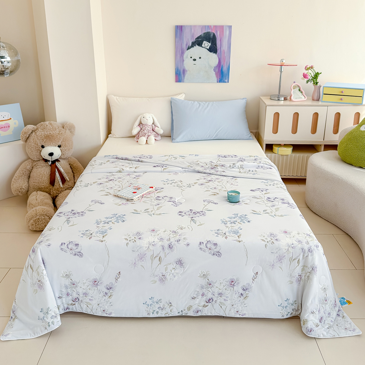 91家纺网 家纺一手货源 找家纺 芯恋家居 2026年新款小冰川凉感夏被冰皮凉感印花夏被凉感丝夏被（四周踩棉工艺） 风吟花蔓