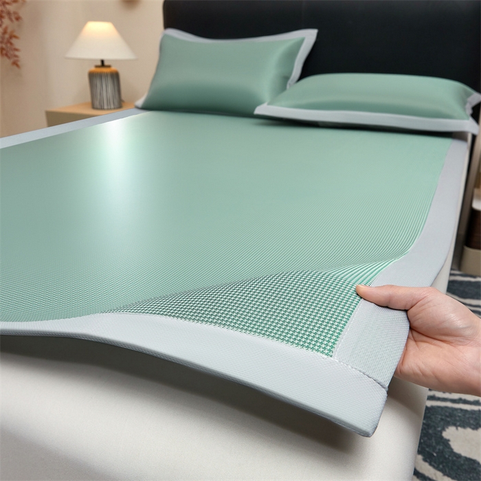 91家纺网 家纺一手货源 找家纺 雯豆家纺 2026春夏新款碳光冰丝席子三件套加厚三明治冰丝软席平铺席凉席席子 千鸟格-绑带款-松石绿