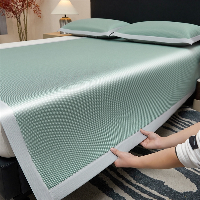 91家纺网 家纺一手货源 找家纺 雯豆家纺 2026春夏新款碳光冰丝席子三件套加厚三明治冰丝软席平铺席凉席席子 千鸟格-绑带款-松石绿