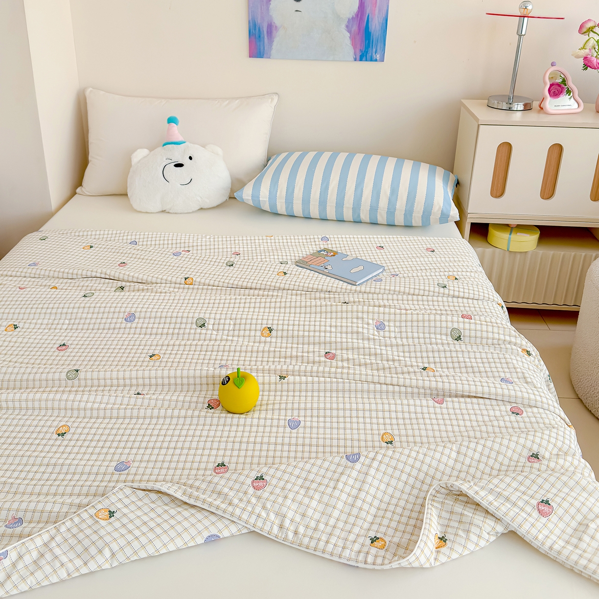 91家纺网 家纺一手货源 找家纺 芯恋家居 2026年新款小冰川凉感夏被冰皮凉感印花夏被凉感丝夏被（四周踩棉工艺） 格纹莓莓