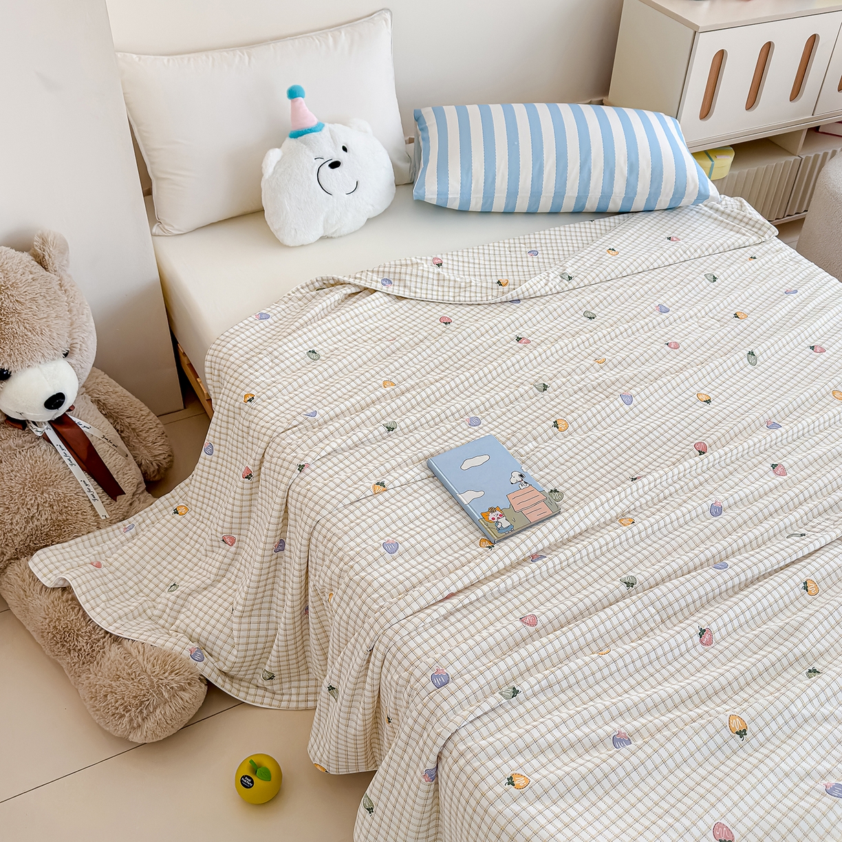 91家纺网 家纺一手货源 找家纺 芯恋家居 2026年新款小冰川凉感夏被冰皮凉感印花夏被凉感丝夏被（四周踩棉工艺） 格纹莓莓