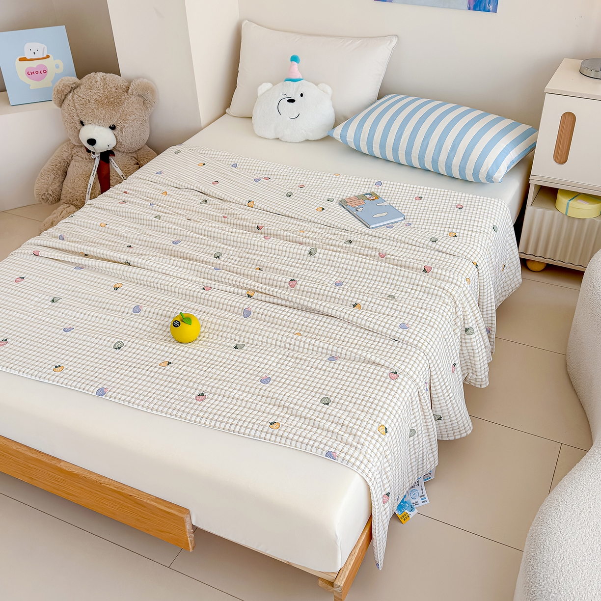 91家纺网 家纺一手货源 找家纺 芯恋家居 2026年新款小冰川凉感夏被冰皮凉感印花夏被凉感丝夏被（四周踩棉工艺） 格纹莓莓