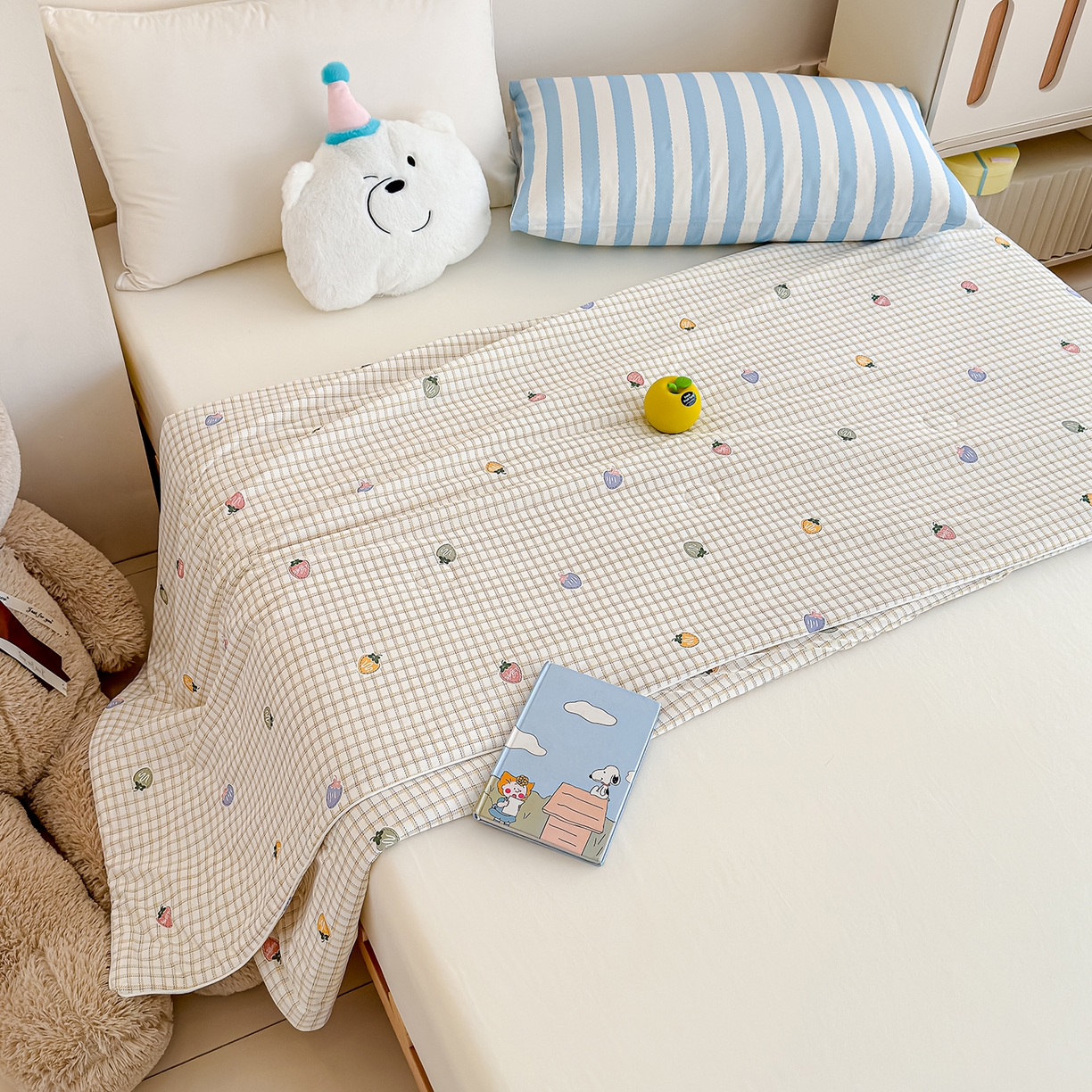 91家纺网 家纺一手货源 找家纺 芯恋家居 2026年新款小冰川凉感夏被冰皮凉感印花夏被凉感丝夏被（四周踩棉工艺） 格纹莓莓