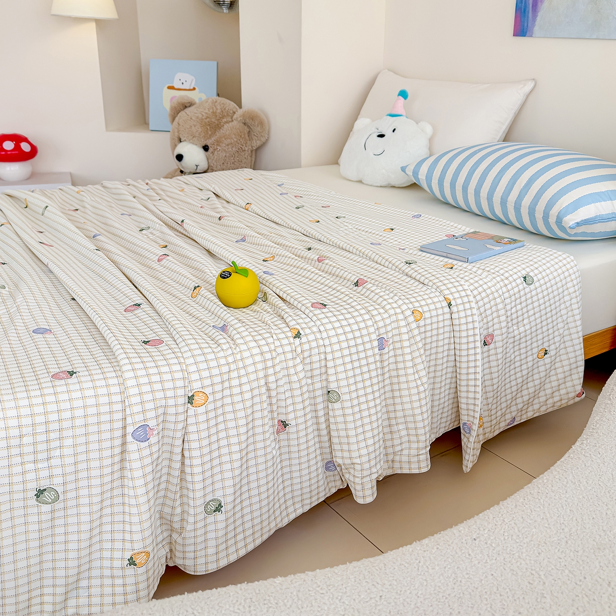 91家纺网 家纺一手货源 找家纺 芯恋家居 2026年新款小冰川凉感夏被冰皮凉感印花夏被凉感丝夏被（四周踩棉工艺） 格纹莓莓