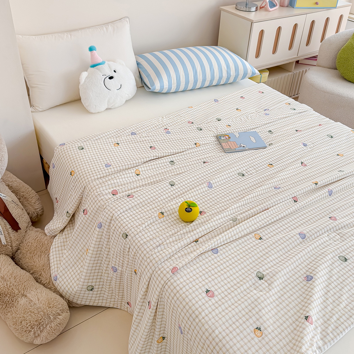 91家纺网 家纺一手货源 找家纺 芯恋家居 2026年新款小冰川凉感夏被冰皮凉感印花夏被凉感丝夏被（四周踩棉工艺） 格纹莓莓