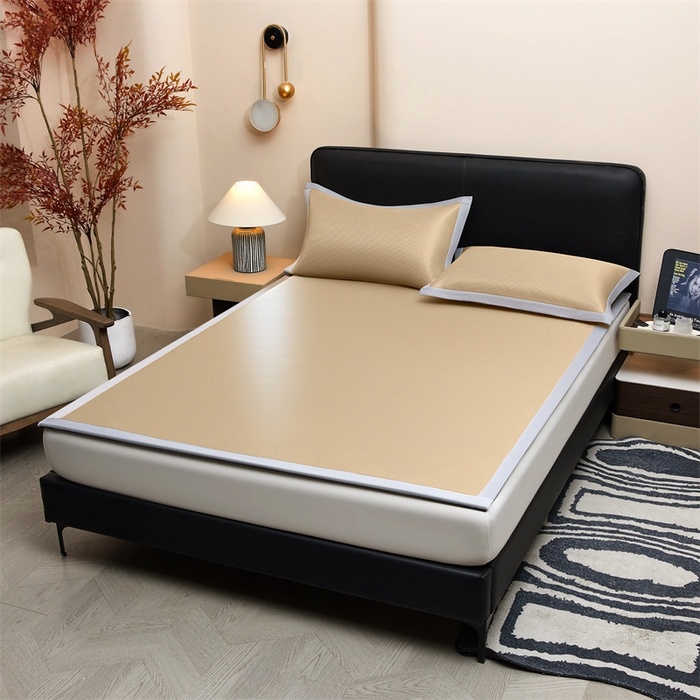 91家纺网 家纺一手货源 找家纺 雯豆家纺 2026春夏新款碳光冰丝席子三件套加厚三明治冰丝软席平铺席凉席席子 千鸟格-绑带款-香槟金