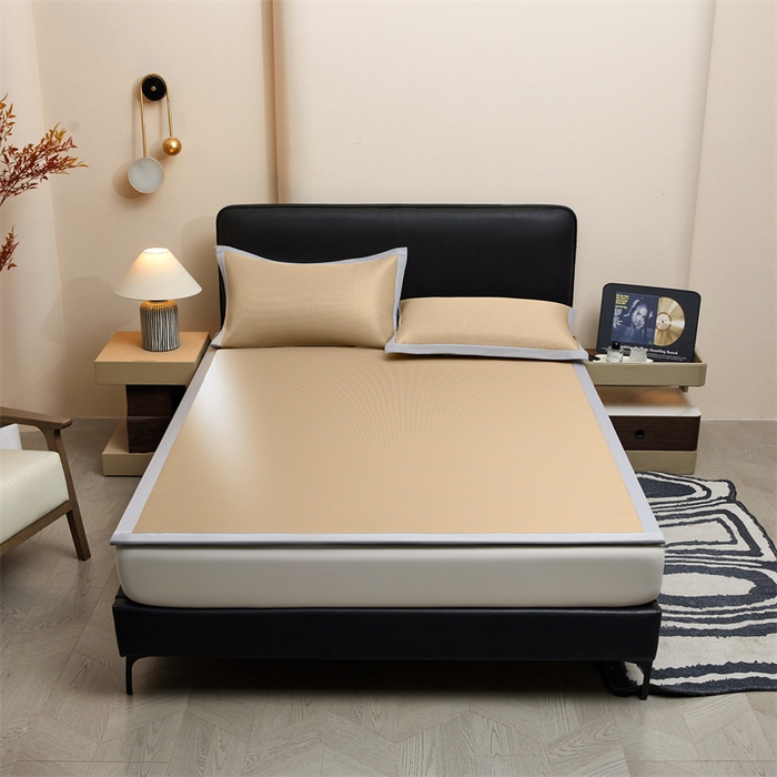 91家纺网 家纺一手货源 找家纺 雯豆家纺 2026春夏新款碳光冰丝席子三件套加厚三明治冰丝软席平铺席凉席席子 千鸟格-绑带款-香槟金