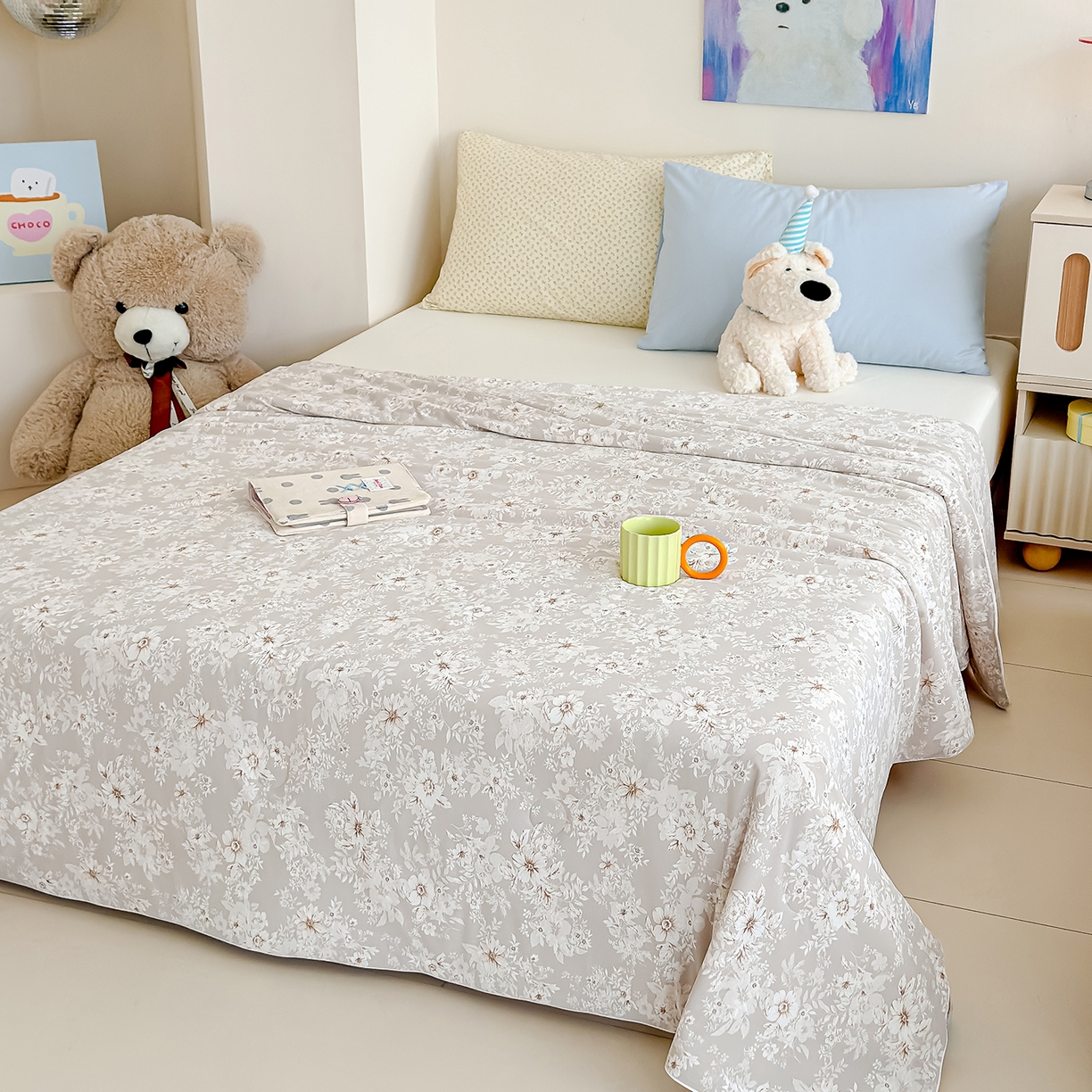 91家纺网 家纺一手货源 找家纺 芯恋家居 2026年新款小冰川凉感夏被冰皮凉感印花夏被凉感丝夏被（四周踩棉工艺） 灰调花叙