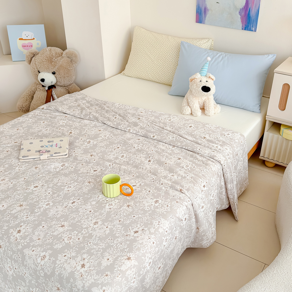 91家纺网 家纺一手货源 找家纺 芯恋家居 2026年新款小冰川凉感夏被冰皮凉感印花夏被凉感丝夏被（四周踩棉工艺） 灰调花叙