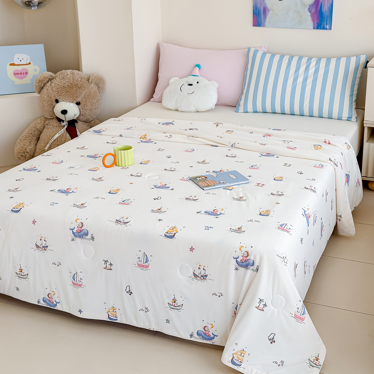 91家纺网 家纺一手货源 找家纺 芯恋家居 2026年新款小冰川凉感夏被冰皮凉感印花夏被凉感丝夏被（四周踩棉工艺） 鲸梦帆行